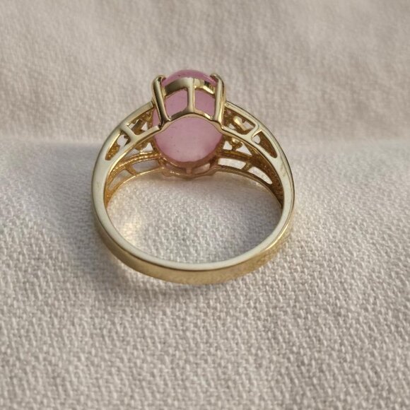 Elegant Pink Jade Ring in 14K Gold setting - Picture 2 of 5